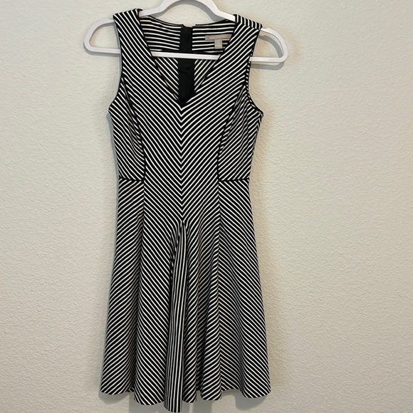 Banana Republic Black & White Fit & Flare Piped Mixed Stripe Dress Sz0P - Picture 2 of 8